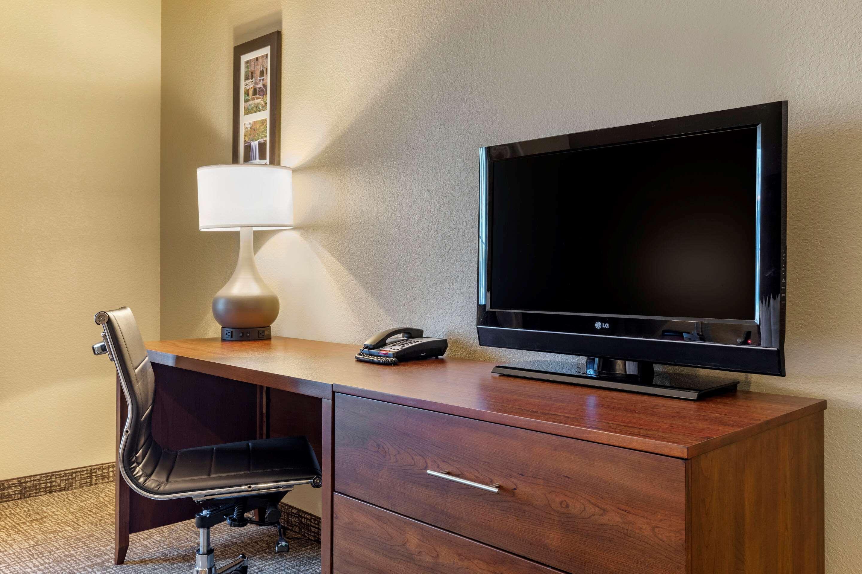 Comfort Inn & Suites Russellville I-40 מראה חיצוני תמונה